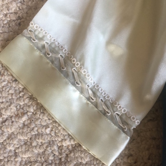 Morgan Taylor Intimates Green Satin Glamour Robe - Picture 7 of 11